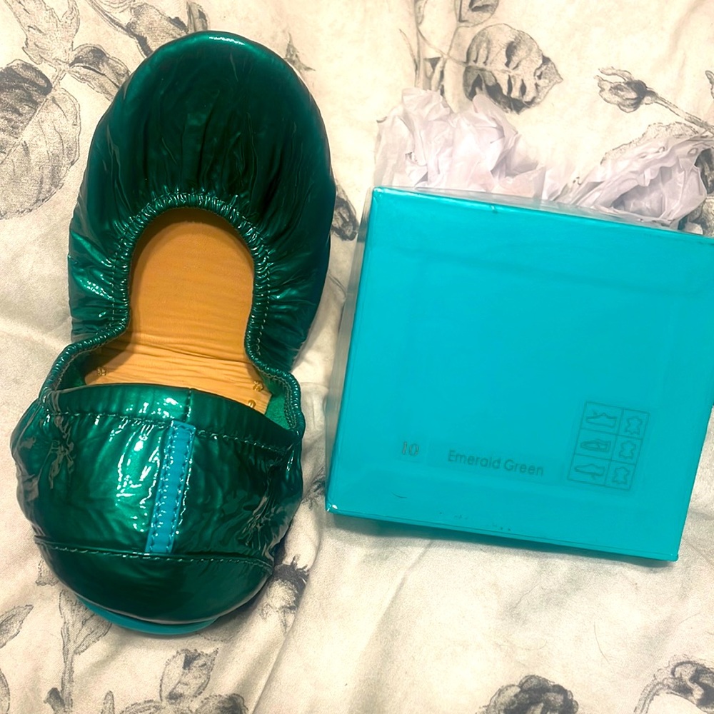 Brand new pair of Emerald green size 10 Tieks
